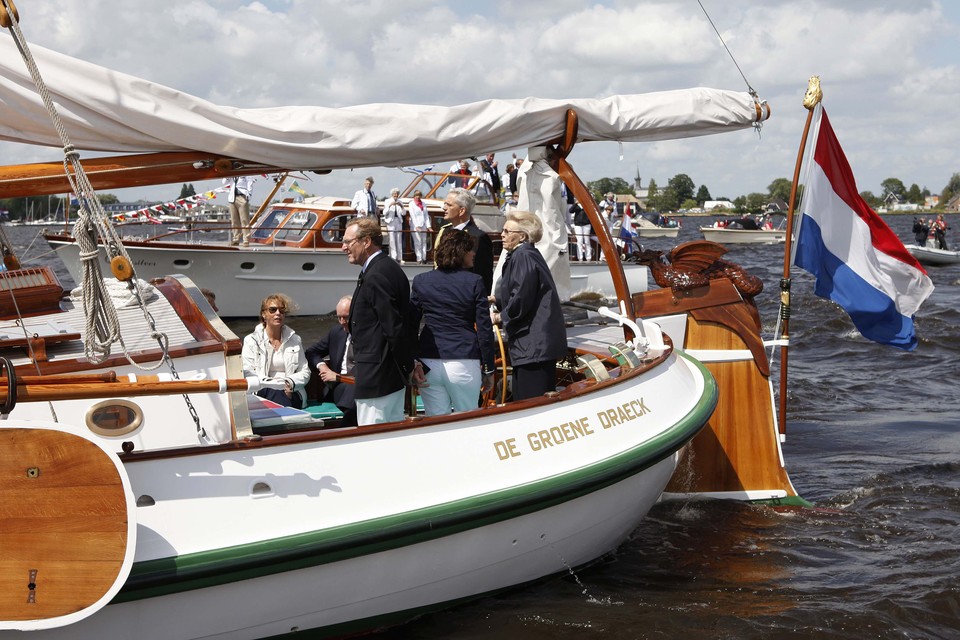 Koningin geeft winderig eeuwfeest KWVL glans in Loosdrecht. Foto:Ton Kastermans Fotografie