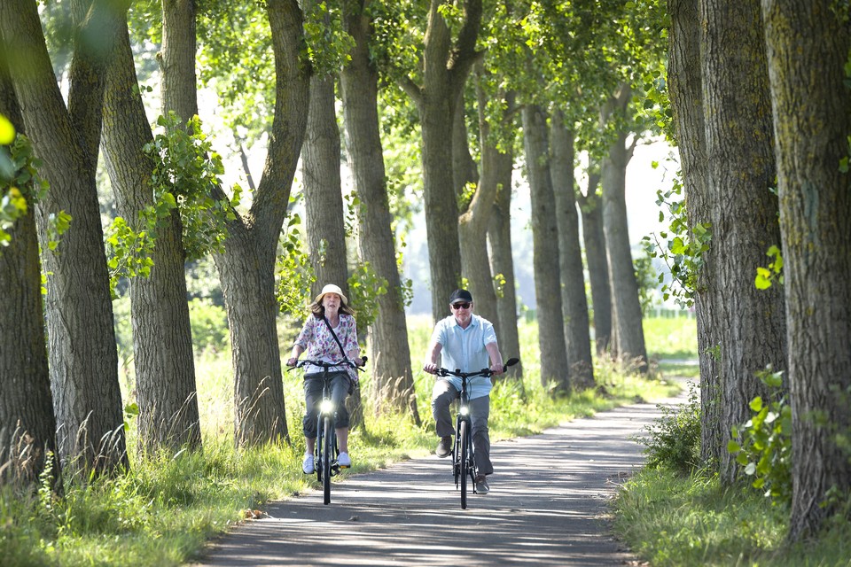 Bezoekers komen veelal gemotoriseerd naar Spaarnwoude, maar het recreatiegebied trekt ook flink wat fietslustigen.