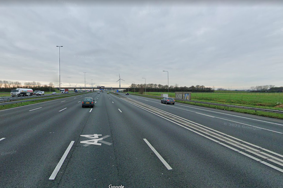 Plak asfalt op de A4 in het zuiden van Haarlemmermeer.