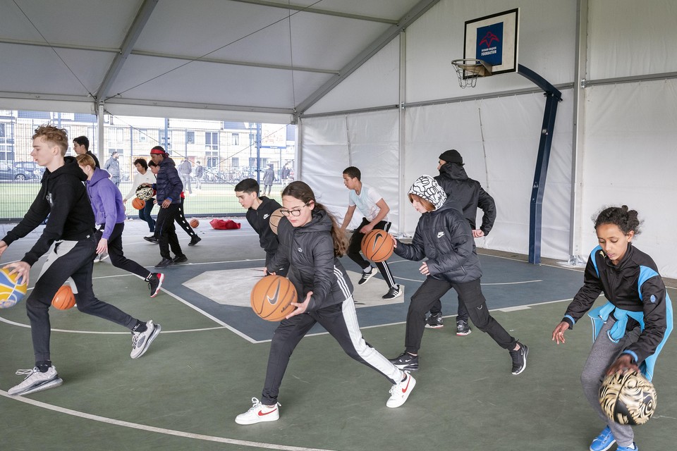 De gemeente Haarlem zoekt naar een locatie voor nieuwe sporthal. Onder andere basketbalvereniging Triple ThreaT uit Schalkwijk kan niet groeien.