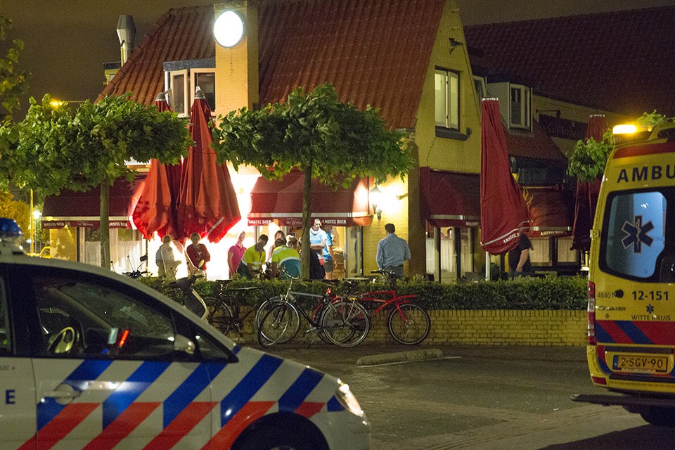 Man gewond bij val in café Santpoort-Noord. Foto: Michel van Bergen