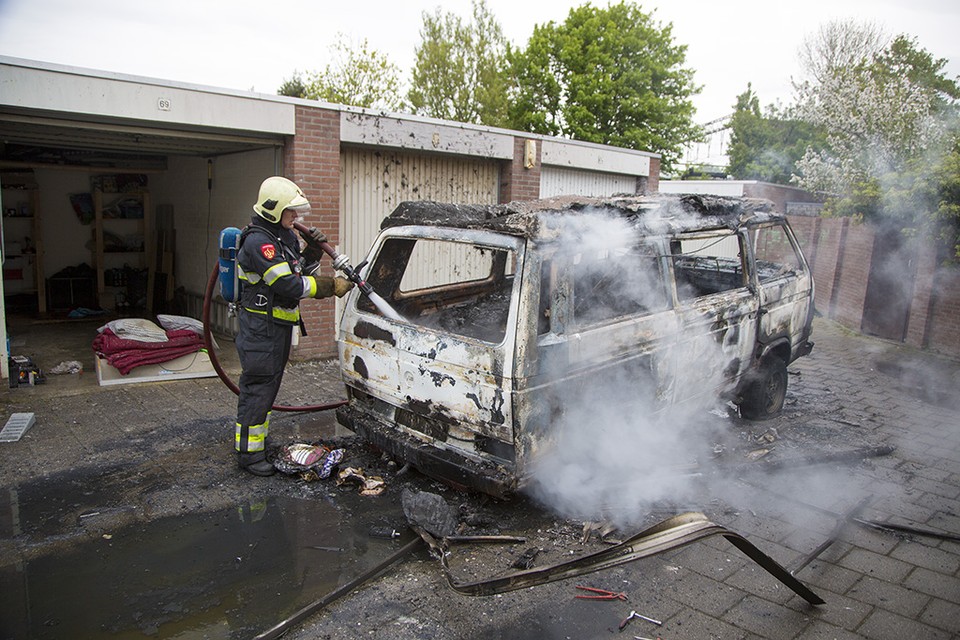 Brand in busje maakt einde aan vakantie Haarlemmer voor hij begonnen is. Foto Michel van Bergen