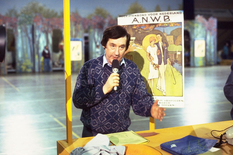 Dick Passchier in 1987 als presentator van ’Zeskamp’.