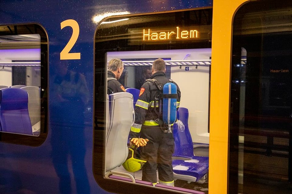 Voor de tweede keer in korte tijd werd een trein op station Haarlem getroffen door brand.