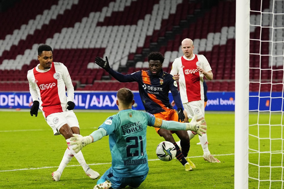 Invaller Danilo maakt Ajax’ vijfde treffer