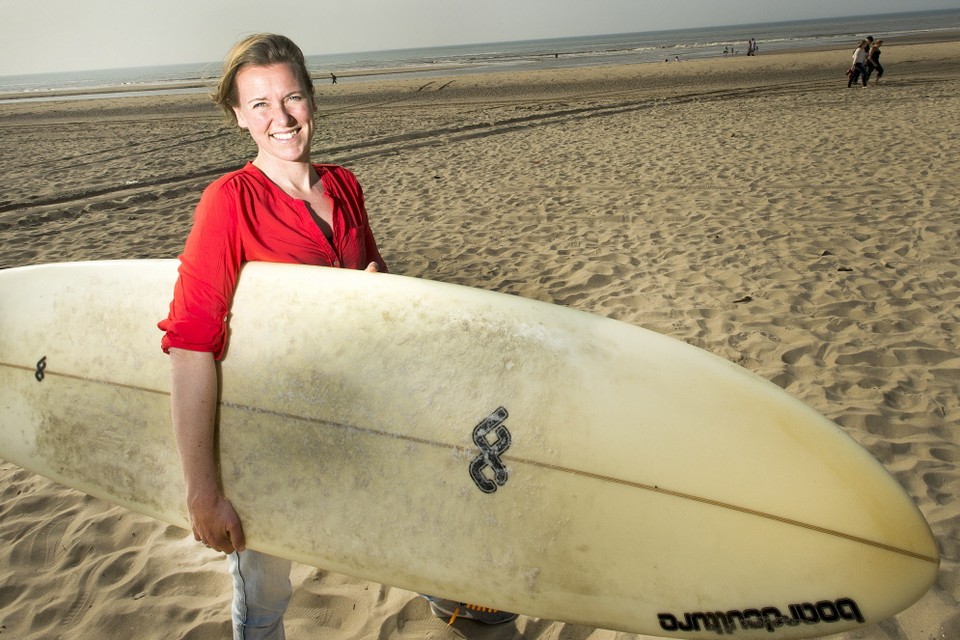 Suzanne van den Broek organiseert in mei een surfproject voor kinderen met een beperking. Foto United Photos/Toussaint Kluiters