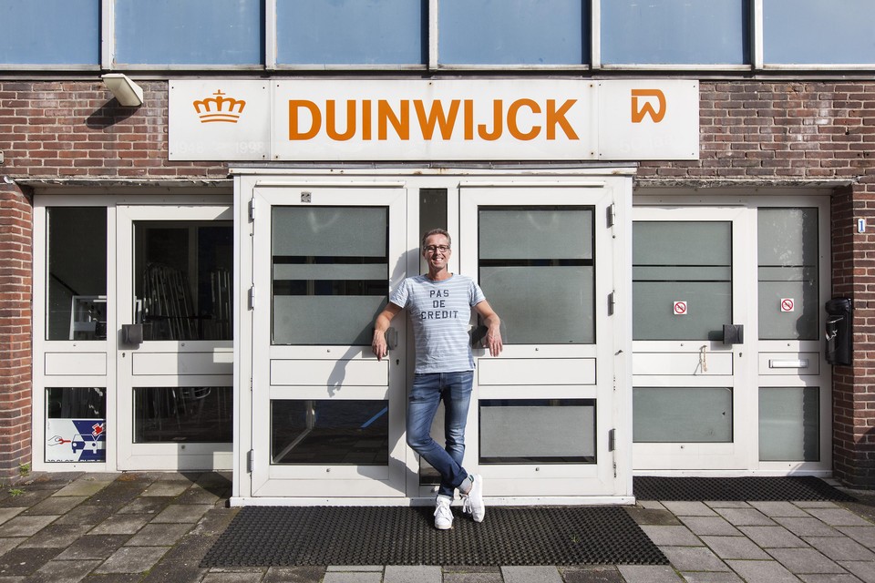Duinwijck won eenvoudig in de oude hal.