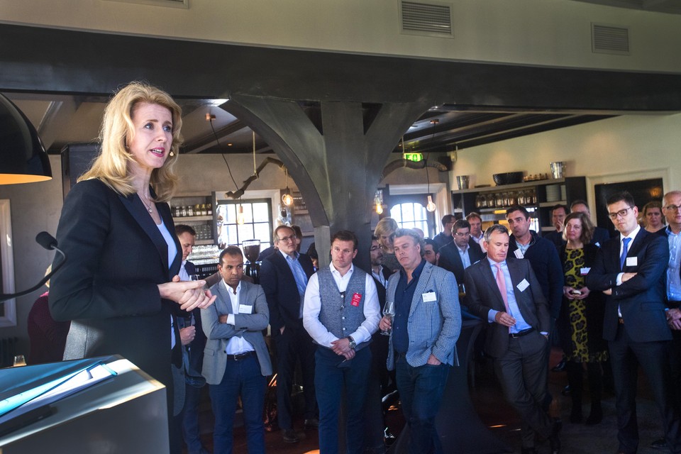 Staatssecretaris Mona Keizer spreekt voor ondernemers in Brasserie Beeckestijn