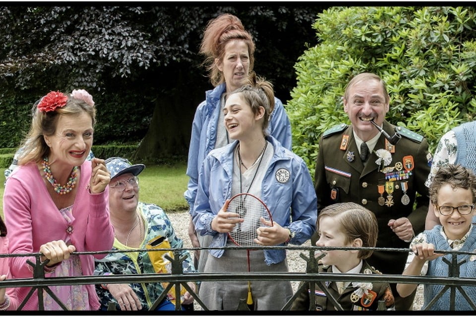 In Loenatik, te gek, speelt Bente Fokkens de rol van Noor (midden). Foto: A-film/Pief Weyman