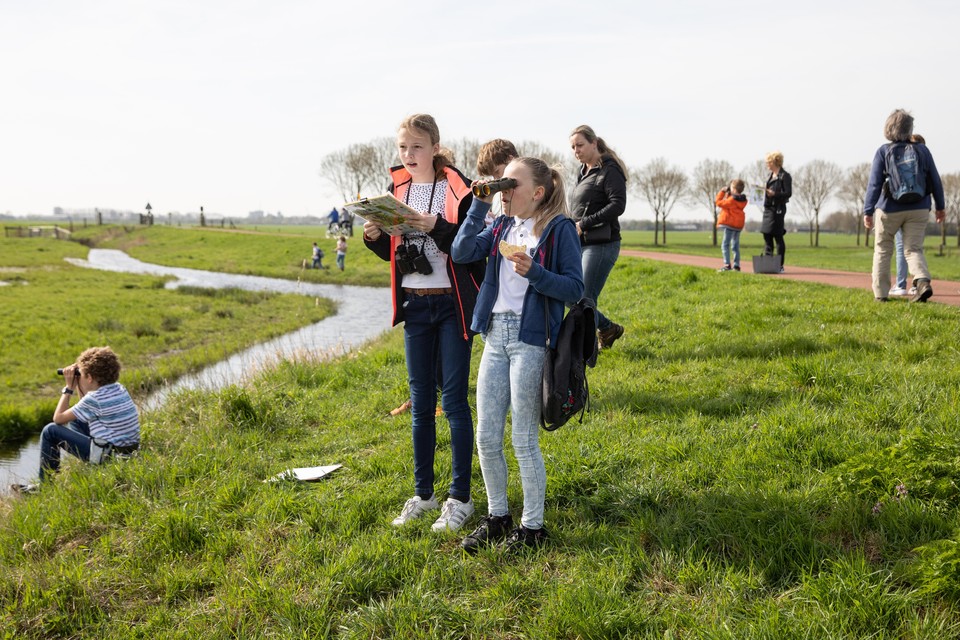 Leerlingen van school de Zuidwend uit Eemnes op polderexcursie.