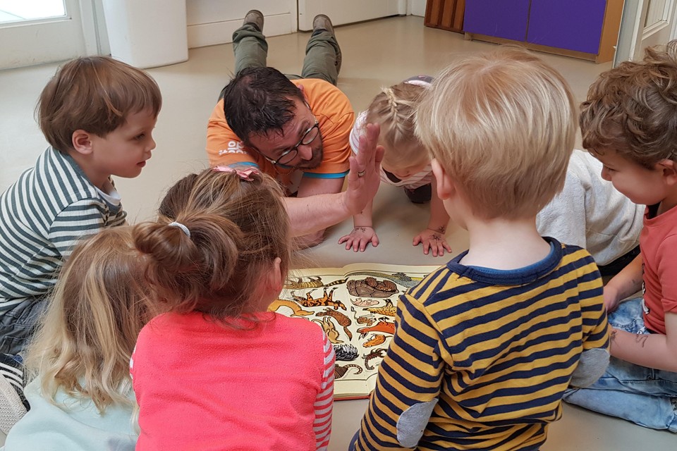 Kinderopvangorganisatie Op Stoom heeft niet genoeg personeel voor alle groepen.