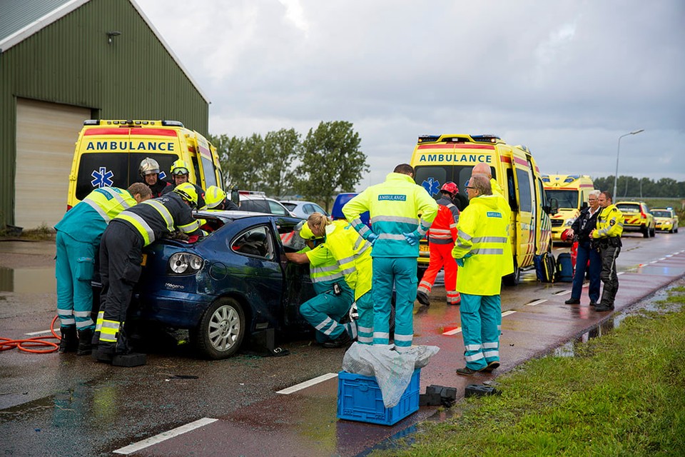 Zwaar ongeval op de Lijnderdiijk in Zwanenburg. Foto: Michel van Bergen